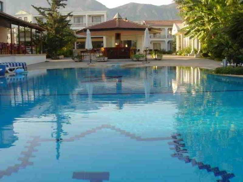 Club Z Hotel Kerínia Kültér fotó